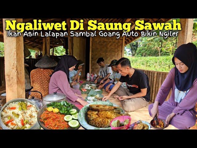 LIFE IN THE VILLAGE | Hanging out in the shelter on the edge of the rice field with salted fish a...