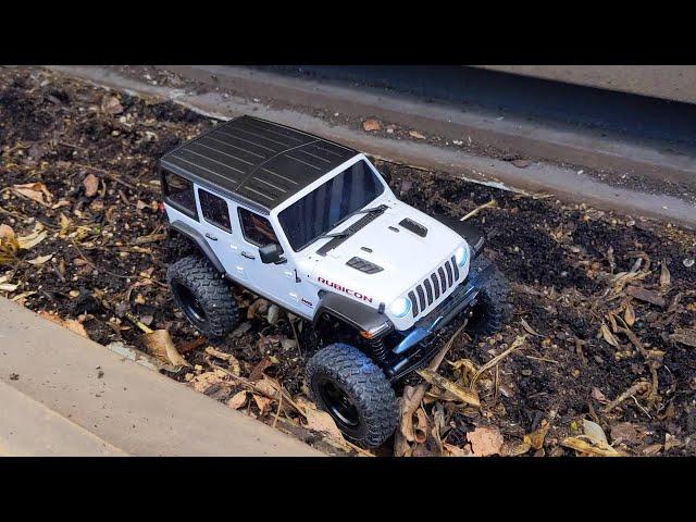 Kyosho Mini-Z 4x4 MX-01: Crawling at Patio