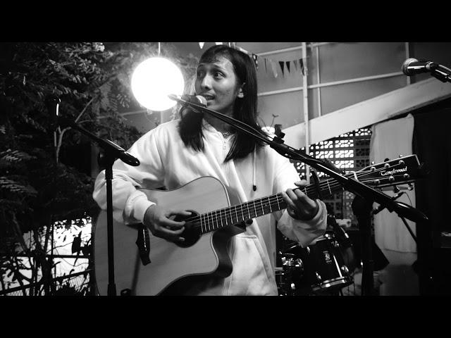 Oscar Lolang & The High Temples - Little Sunny Girl (Live: RSD Bandung 2019)