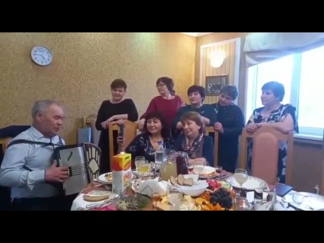 Поразил гостей своим пением и игрой на гармони