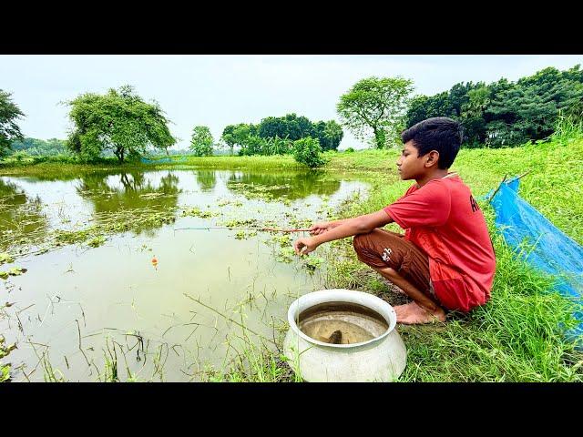 Amazing Fishing Videos 2024 || Traditional Boy Hunting Fish Useing Bamboo Tools Hook In Village Pond