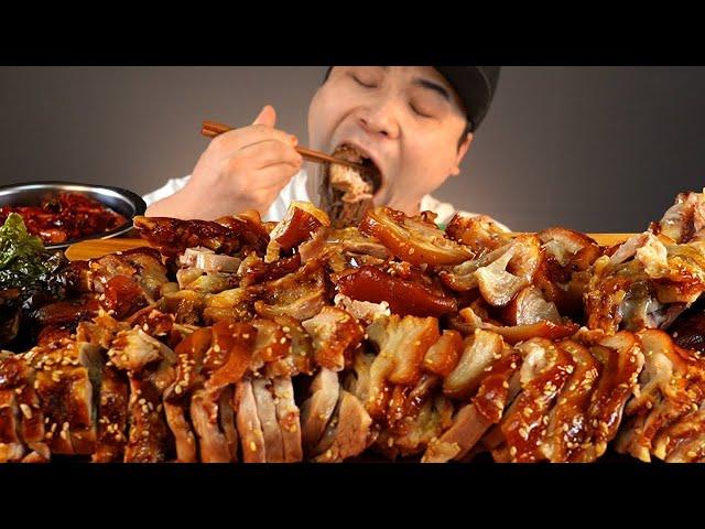 Thánh ăn mukbang ăn thịt chân giò rắc vừng thơm ngon béo ngậy