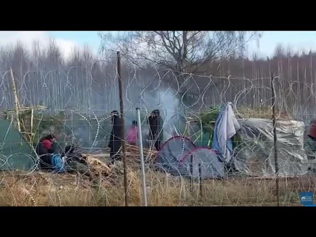 Migranci budują obozowisko.Białorusini im pomagają ##