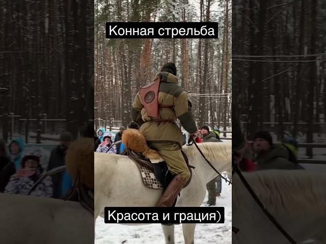 Настоящий принц на белом коне!. #конныйспорт #стрельбаизлука #horsebackarchery