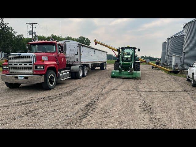 Hauling the Last of 2022 Wheat!