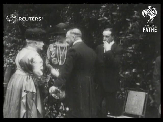 Spanish king and queen at charity fete (1920)