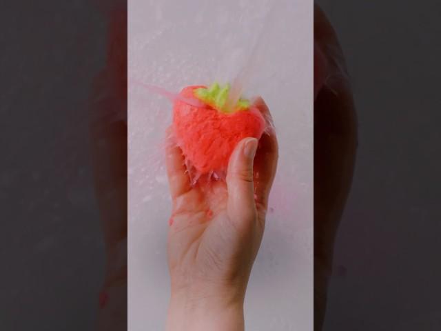 What's Inside a Lush Strawberry Crumble?