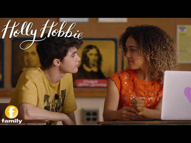 Holly Hobbie | Season 3 Episode 7 - Piper and Tyler Kiss | Clip