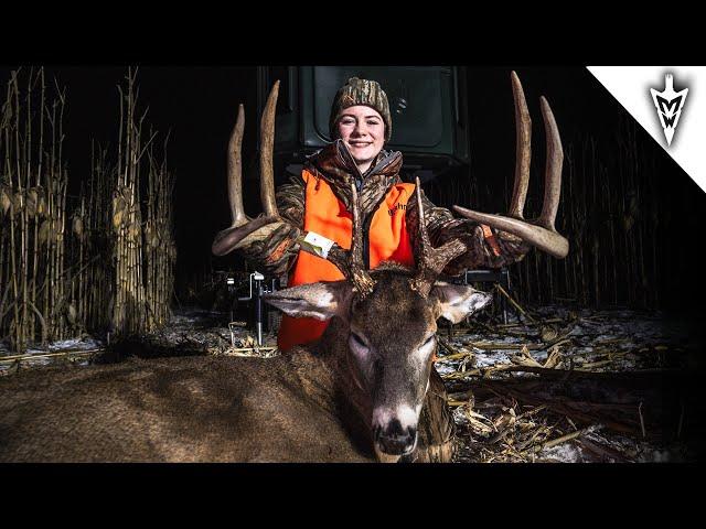 Surprise Giant 8 Hits The Ground, First Buck Of 2025 #hunting #deerhunting