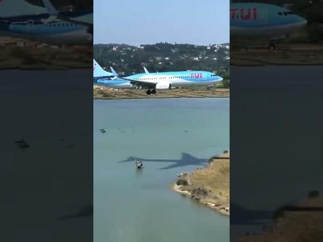 TUI 737 Arrival at Corfu Airport #TUI #Boeing #Boeing737 #corfu #corfuairport