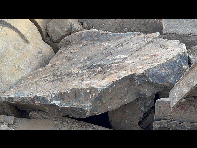 ‘Big Rock Crusher Machine: A Giant in Action” Big Rock Crushing: A Powerful Process”#stonecrusher