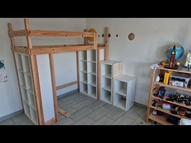 Hochbett bauen mit Ikea Kallax - so geht's.