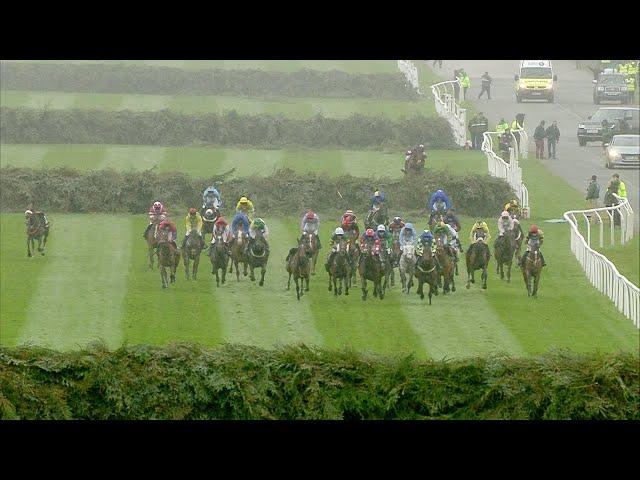 The WORLD's most famous race over jumps - PINEAU DE RE wins the 2014 Grand National