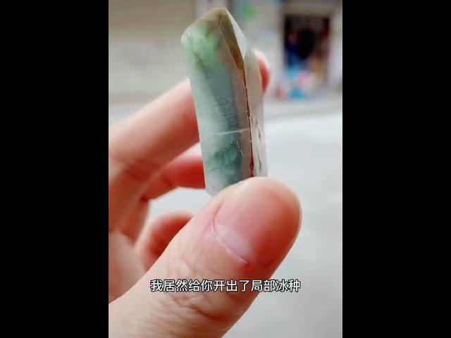 【玉匠翡翠·千年傳承】二十年的翡翠世家終於出了一代雕刻大師，三秒畫出人物設計圖，可以振興家門了#shorts