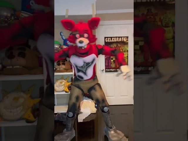 Get Foxy fixed and ready for itsbenbyy’s (on TT) short film! #fnaf #fnafcosplay #foxycosplay