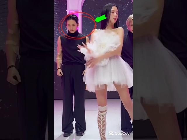 The cute mistake of JISOO'S back dance in FLOWER DANCE CHALLENGE #blackpink #jisoo #shorts