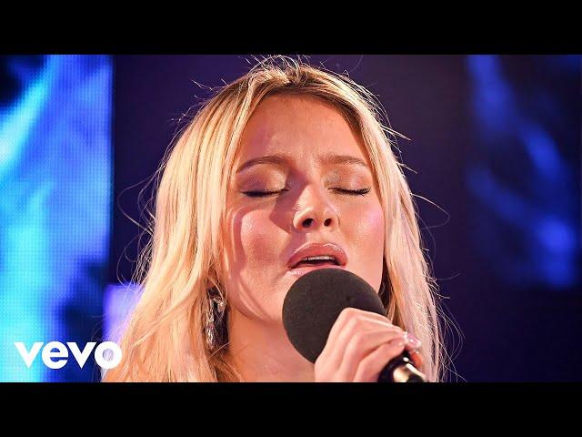 Zara Larsson - People (Libianca cover) in the Live Lounge