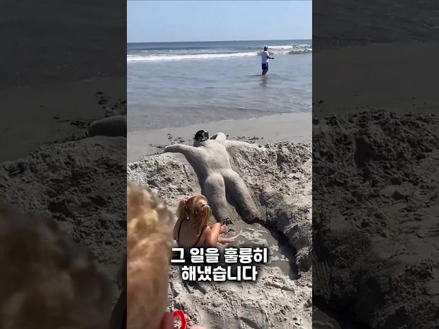 아이들의 모래걸작이 파도와 함께 살아났어요