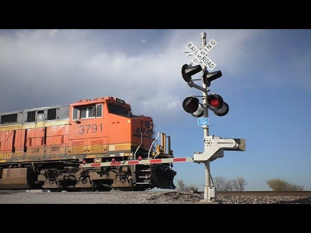 Railroad Crossing | Belknap Creek Rd, Bellevue, TX