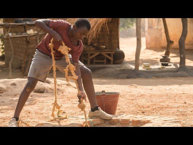 " ولد ذكى بيصمم طاحونة هواء لتوليد طاقة كهربية لأهل قريته الفقيرة "ملخص boy who harnessed the wind