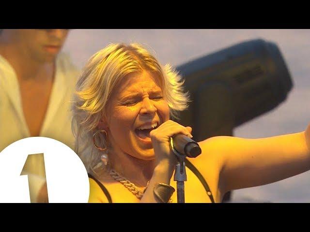 Robyn - Radio 1 in Ibiza 2018 - Café Mambo | FLASHING IMAGES