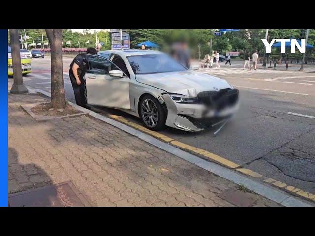 경기 안산 고잔동에서 승용차가 오토바이 충돌...1명 이송 / YTN