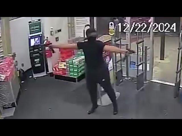 Man holds up Walgreens at gunpoint, runs off with cash, Memphis Police say