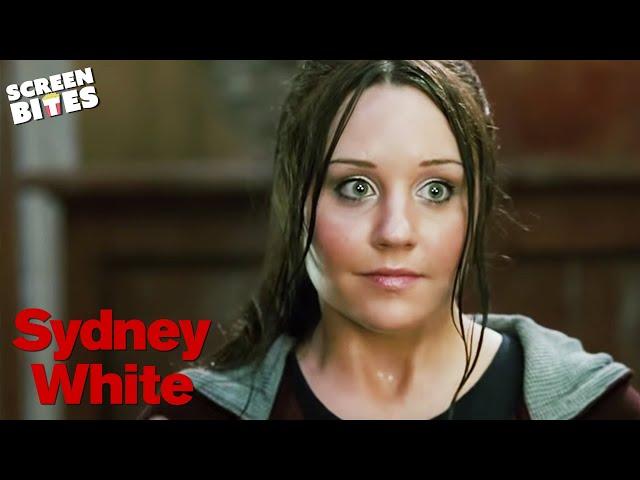 Sydney White: Sydney (Amanda Bynes) meets her new socially challenged room-mates