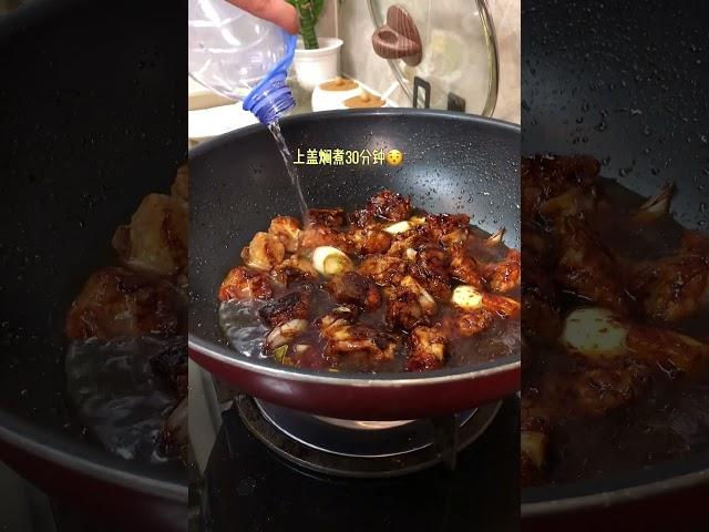 90后潮汕女生低消费vlog｜下班做了红烧排骨焖卷子，有肉有菜有主食，满屋子的香味，东北菜太好吃了～