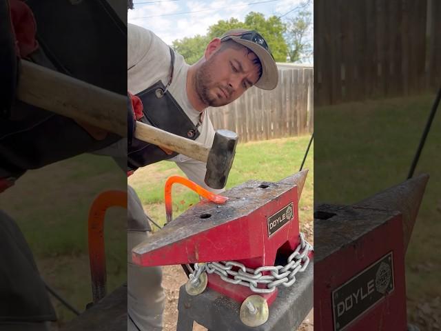 Making a holdfast tool that will help on the anvil #blacksmith #bladesmithing #knife #knifemaker