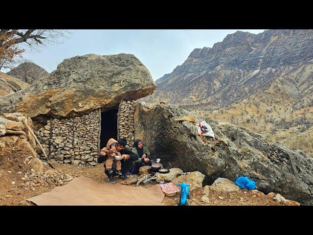 Nomadic Life in the Mountains: Azam and Mahmoud’s Hard Work and a Delicious Lunch ️