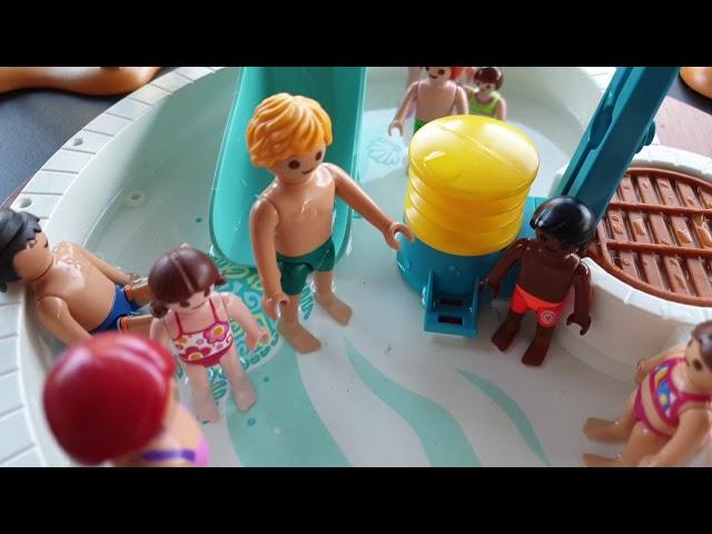 Chloé en français présente une histoire playmobil : l'après-midi au parc aquatique