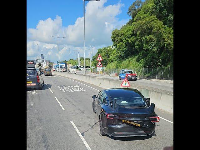 車CAM直擊 - 龍富路 Tesla窄位硬Cut泥鬼 賠上車尾