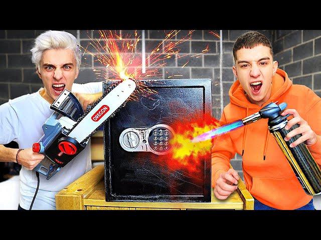 Found SAFE in GARAGE and You Won't Believe What Was Inside... (Auction Challenge)