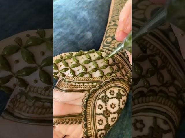 4 hours of Bridal Mehndi in 1 minute! #shorts