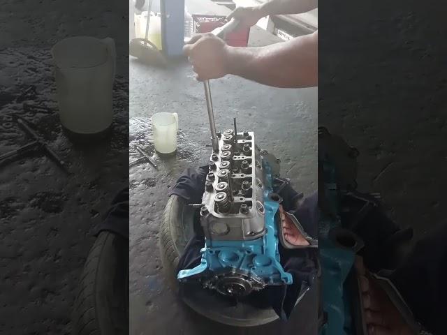 ikat cylinder head bolt Toyota KE30.