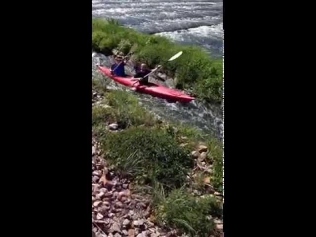 LR-Paddler überwinden Bootsgasse bei Döbbrick