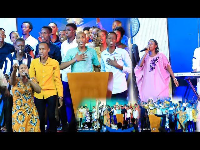 PIANIST MOSES//  BARIBAGIYE KUNYICYA IMANA IRAKIZA JEANNETTE // EMMAUS CHOIR // IBYIHEBE IGISIRIMBA