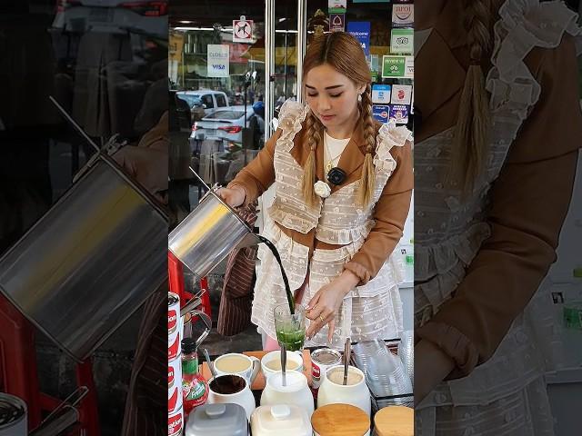 The Most Popular Street Cafe Lady of Bangkok, Green Tea - PloySai Coffee