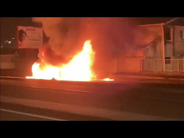 VIE CHERE - NOUVELLE NUIT DE VIOLENCE  Incendies volontaires, pillages en Martinique