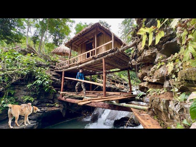 How the girl built a sturdy two-story wooden house on the edge of a cliff.