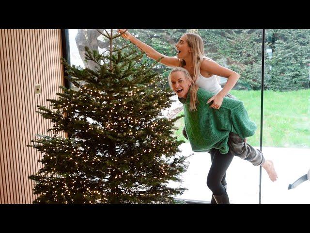 This was nearly a DISASTER! decorating my christmas tree! VLOGMAS DAY 4