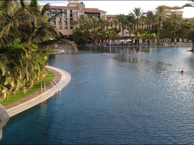 Wetter Maspalomas 17.10.24  Hotel Costa Meloneras.....von der Poolseite...Viel Wind..und Wolken...