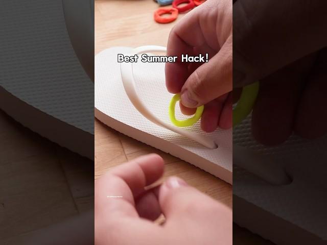 Dress up a plain pair of flip flops with this fun summer diy! 🩴 #summerhacks #diyhacks