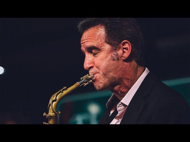 Amazing Saxophone Solo – Eric Marienthal