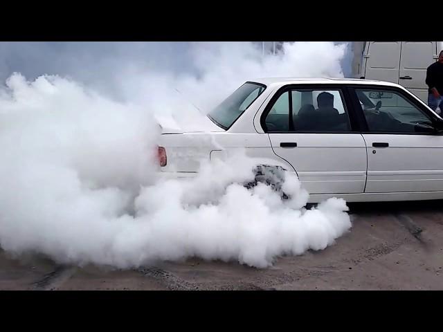 BMW e30 burnout palenie gumy 2.5 24v