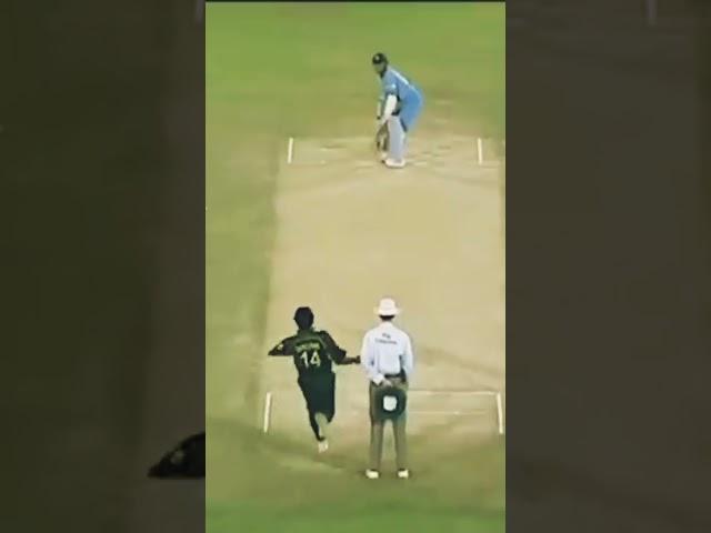 Sehwag vs #Shoaib Akhtar #Bowling#shorts
