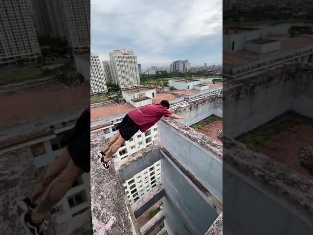 Insane Parkour Jump - Rooftop Kong (Epic Parkour) || Tobypk