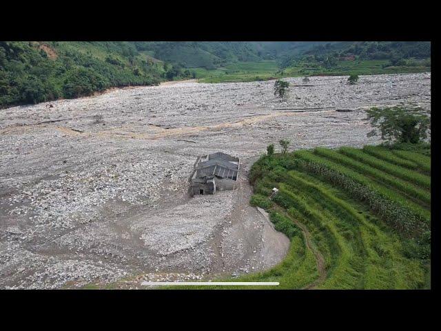 Cả Một Ngôi Làng Trù Phú Bị San Phẳng Những 2 Lần Giờ Cho Tiền Cũng Không Giám Ở