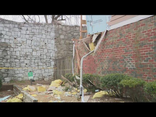 Car crashes into Norcross apartment complex, authorities investigating